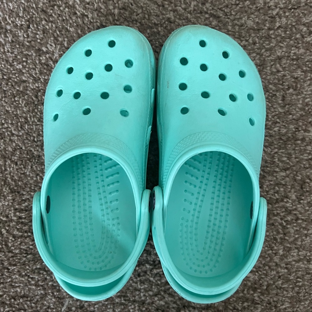 Turquoise Crocs Womens Size 7 Mens Size 5